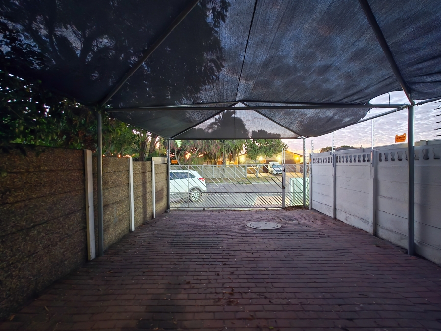 4 Bedroom Property for Sale in Sunridge Western Cape